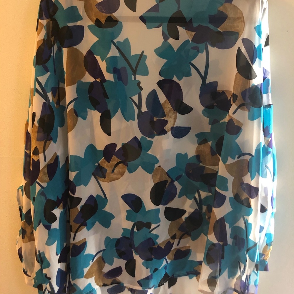 Woman’s blouse - Picture 5 of 6